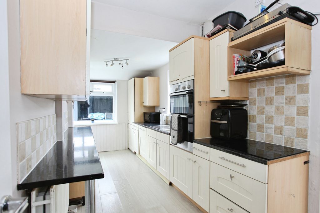 Property photo 3 of 25 Img_5829