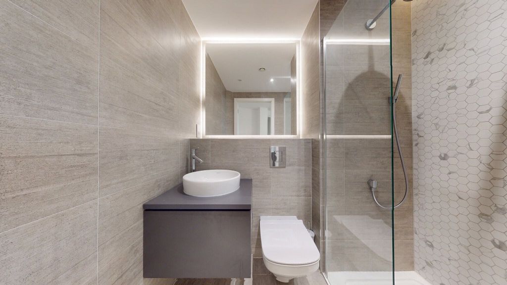 Property photo 3 of 11 Bathroom