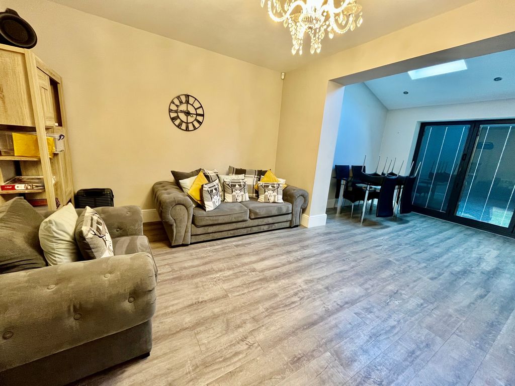 Property photo 2 of 11 Image