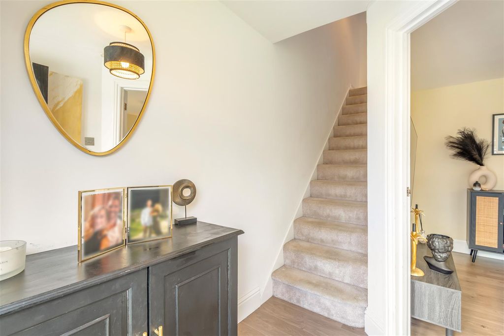 Property photo 2 of 15 Entrance Hall