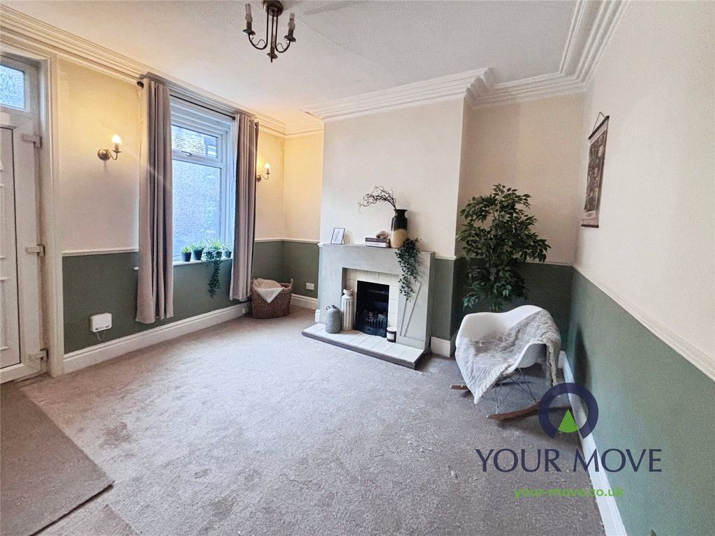 Property photo 3 of 11 Kitchen