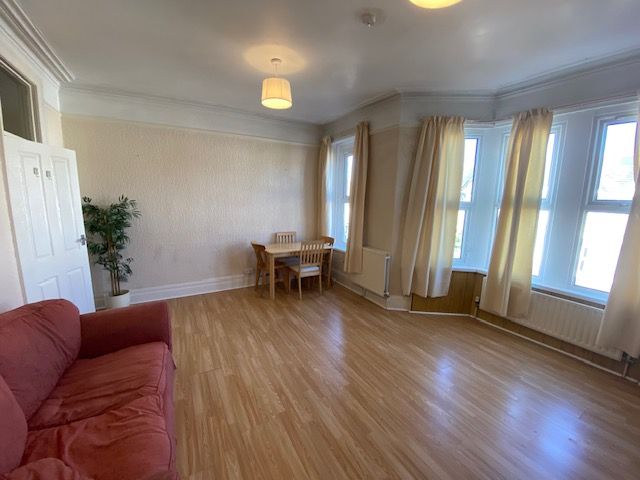 Property photo 3 of 7 Living Room