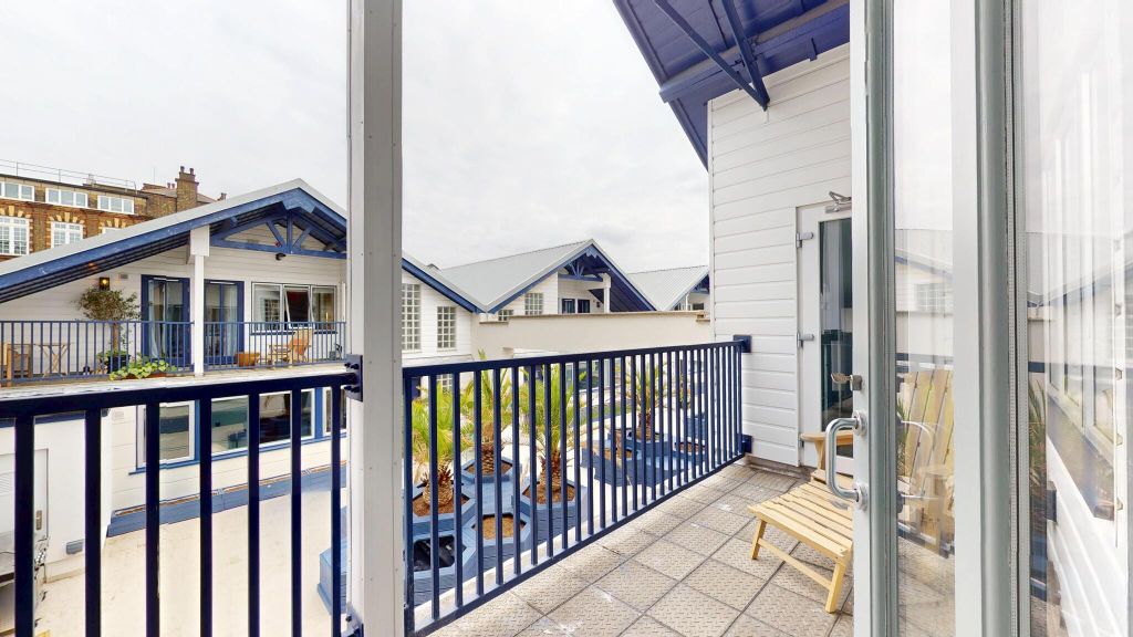 Property photo 3 of 20 Balcony