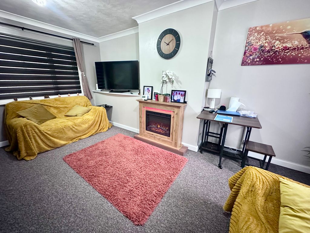 Property photo 2 of 11 Bathroom