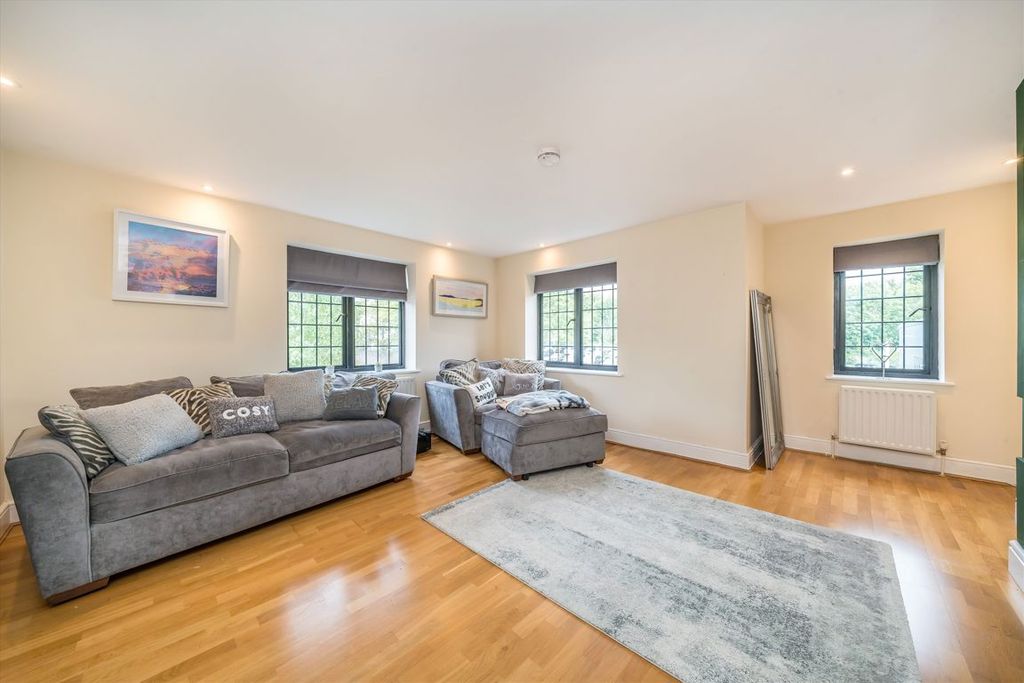 Property photo 2 of 6