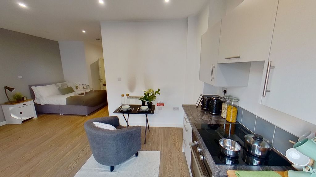 Property photo 3 of 6 Kitchen