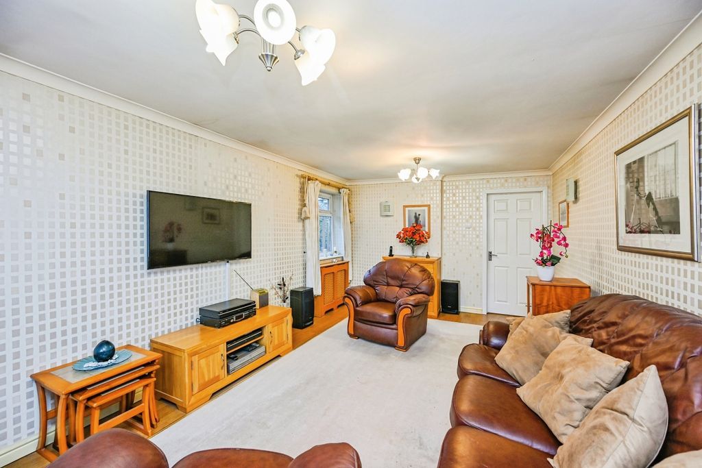 Property photo 3 of 18 Pbox-Img.Jpg