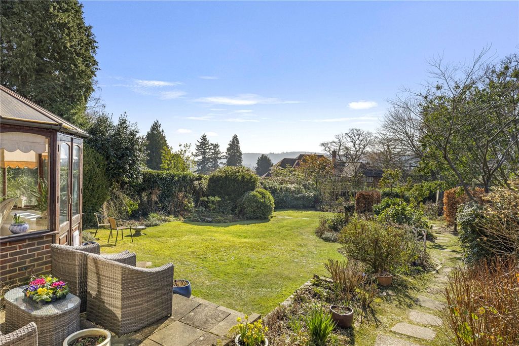 Property photo 3 of 12 Garden