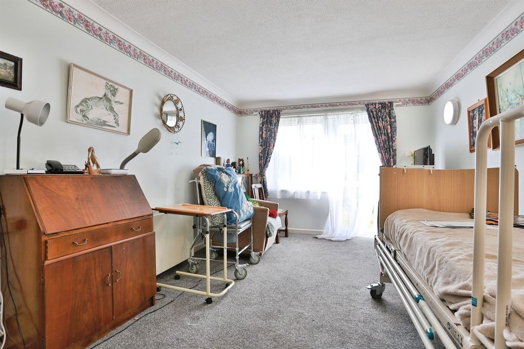 Property photo 3 of 18