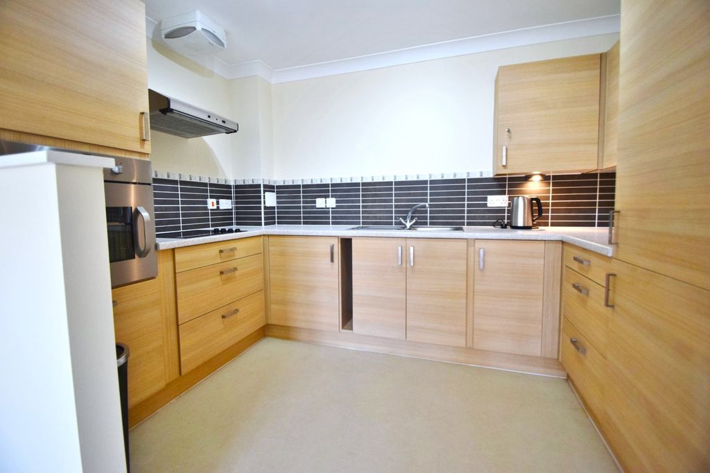 Property photo 3 of 16 Kitchen