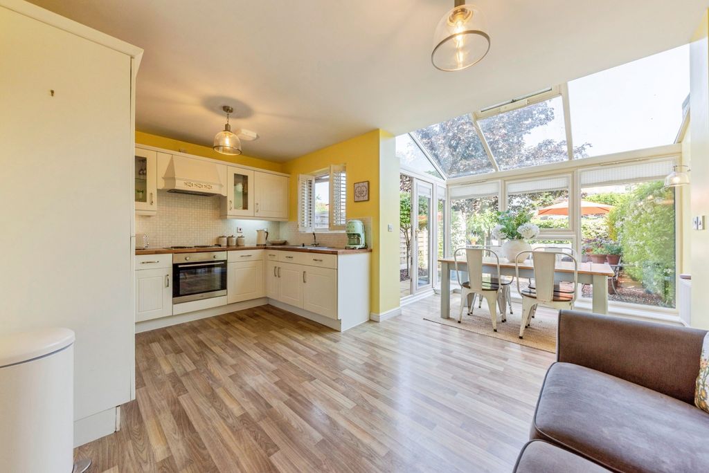 Property photo 3 of 16 72_Burleigh_Court-18