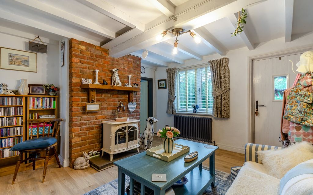 Property photo 2 of 18 Snug