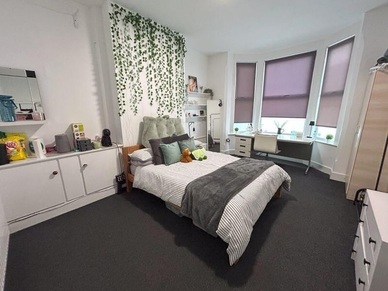 Property photo 1 of 9 Well-Presented Double Bedroom With A Comfortable d...