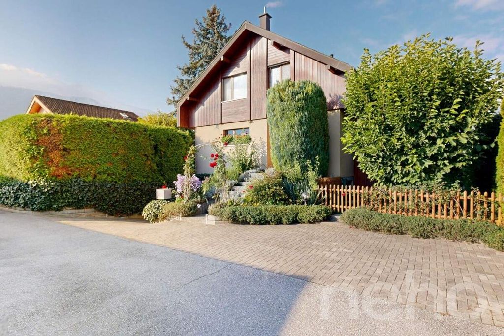 Property photo 2 of 12