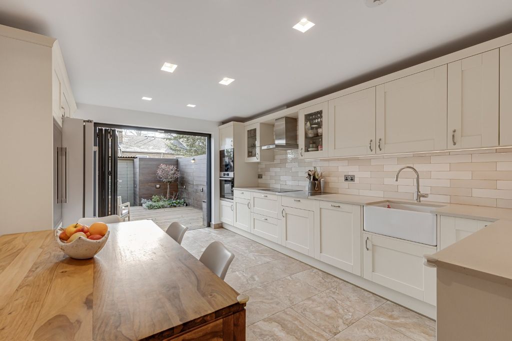 Property photo 3 of 33 Picture No. 06