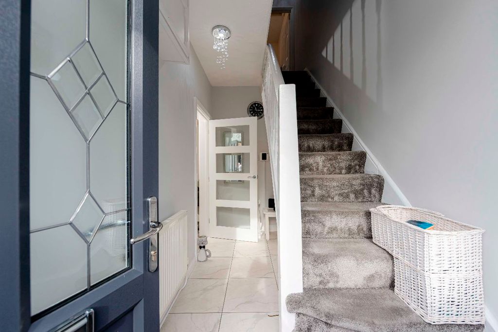 Property photo 2 of 28