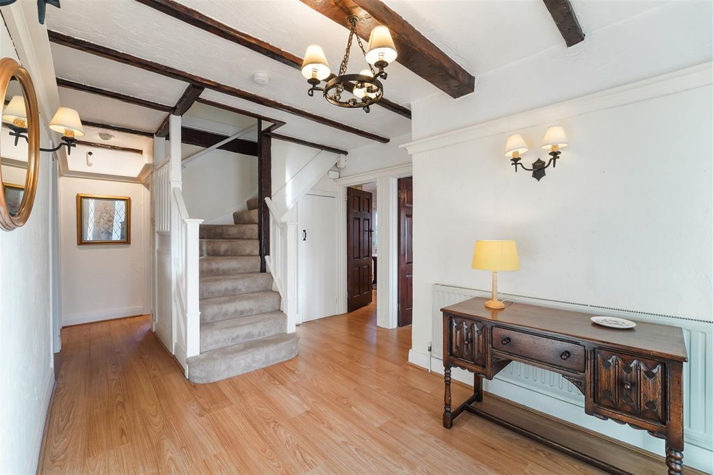 Property photo 2 of 20 Shawley Way