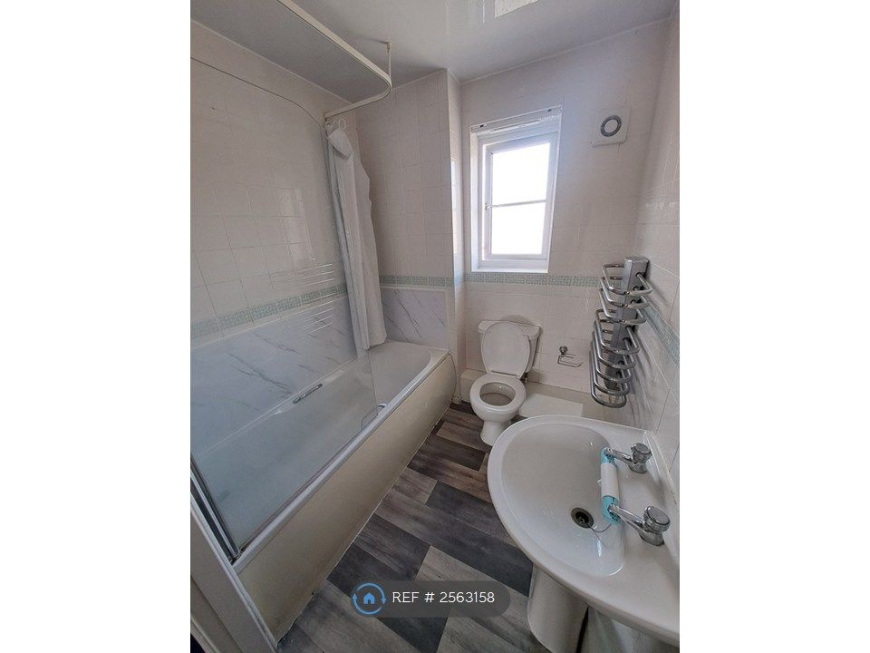 Property photo 3 of 7 Bathroom