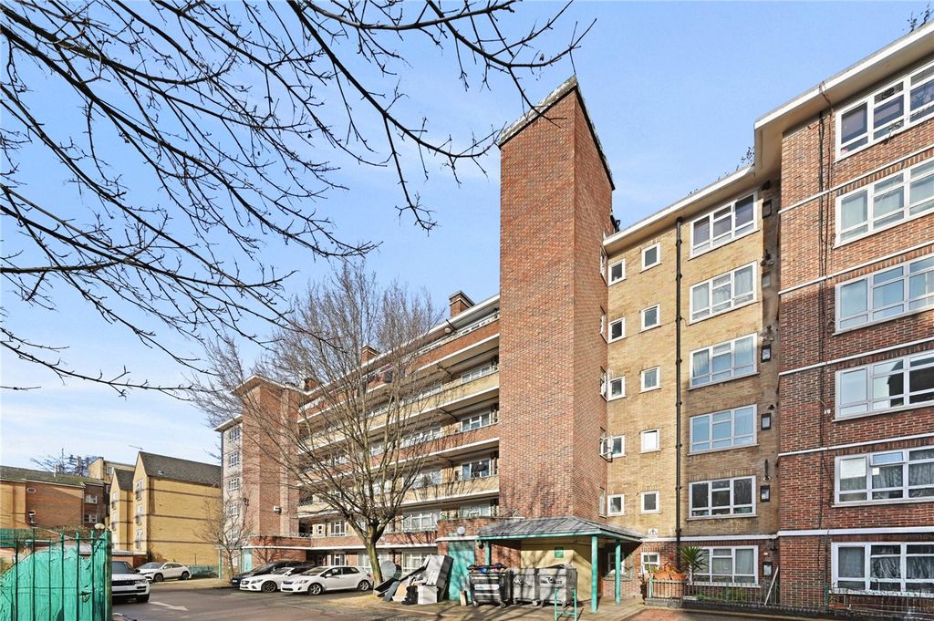 Property photo 1 of 9 Tangmere