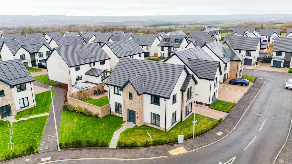 Property photo 1 of 33 External