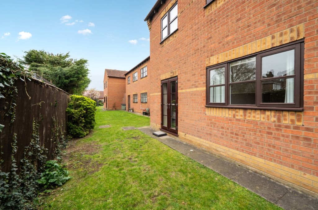 Additional image 4 of 2 bed flat for saleOrchard Court Neville Turner Way, Waltham, Grimsby, Lincolnshire DN37