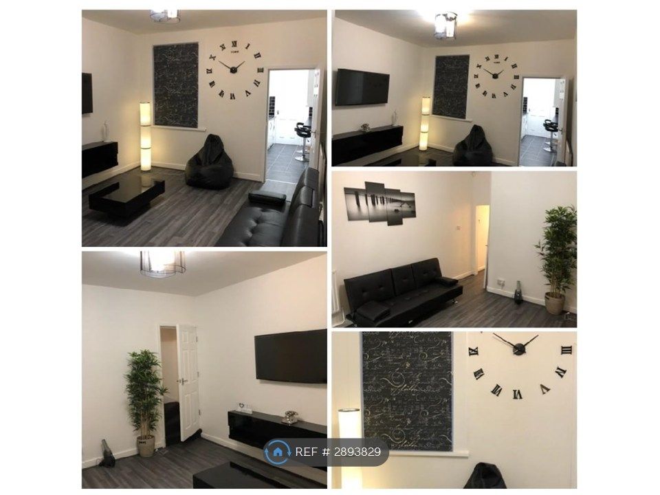 Property photo 1 of 14 Living Room
