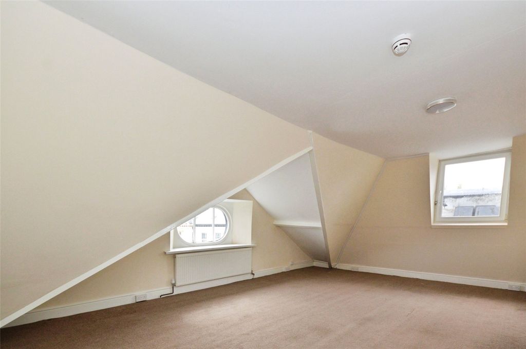 Property photo 3 of 22 Picture No. 30