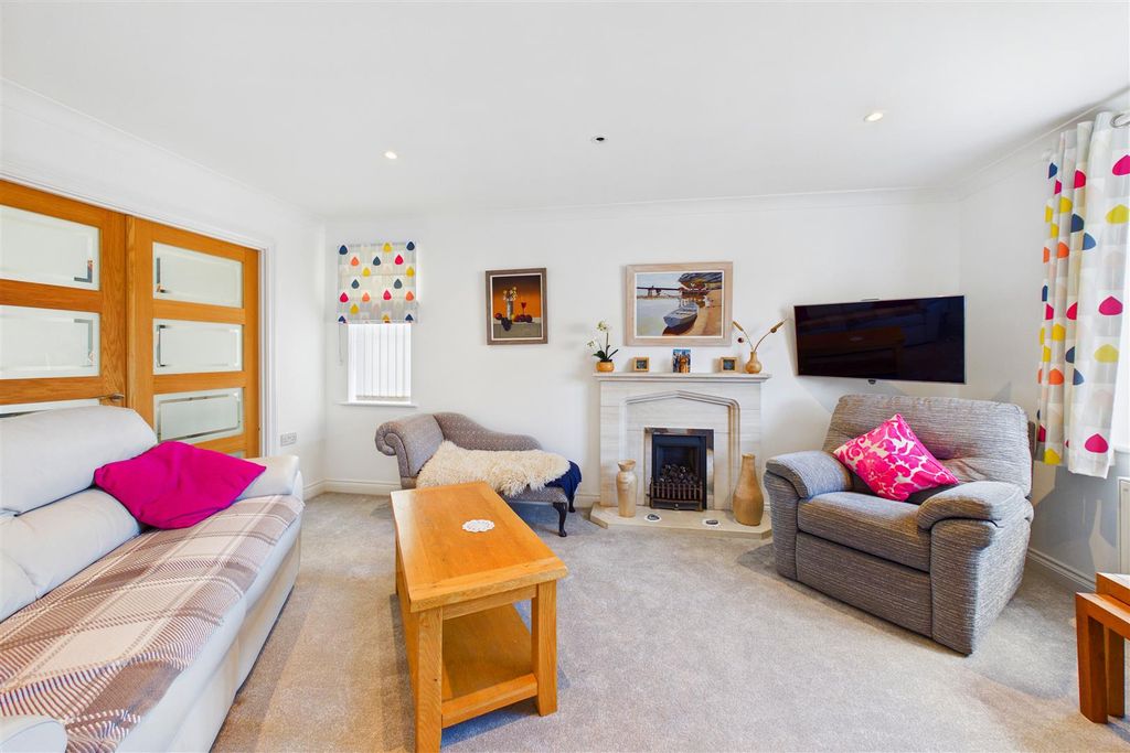 Property photo 3 of 23 Lounge With Dining Doors