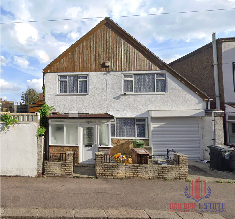 Property photo 1 of 17