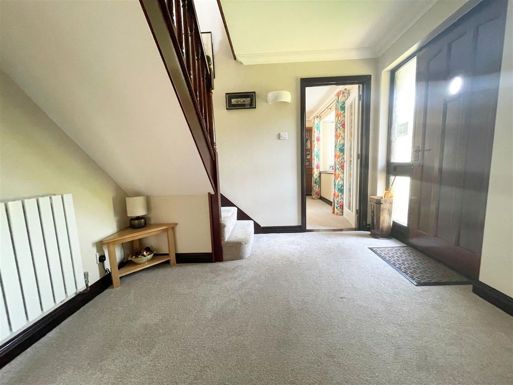 Property photo 3 of 27 Hall.Jpg