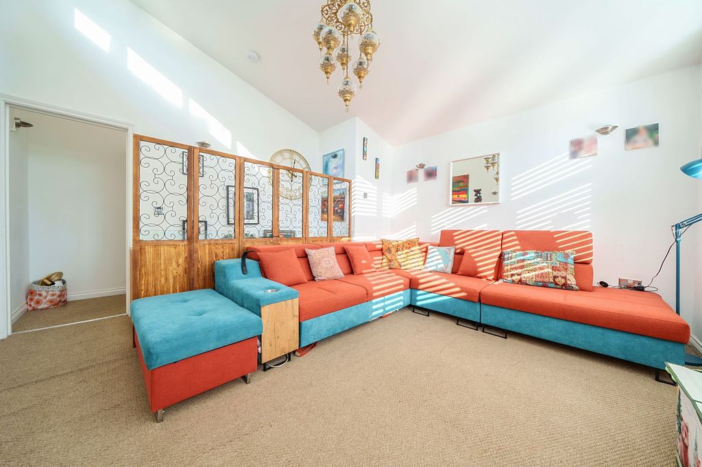 Property photo 2 of 26