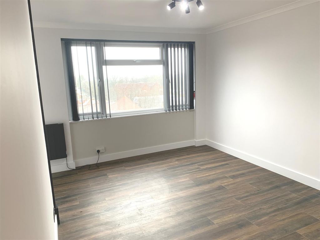 Property photo 3 of 12 21Stockweelounge2.Jpg