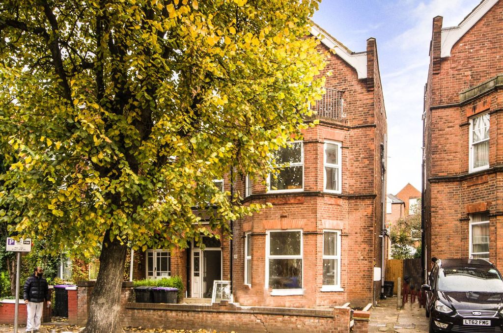 Property photo 2 of 11