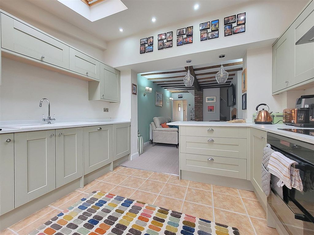 Property photo 3 of 16 Kitchen