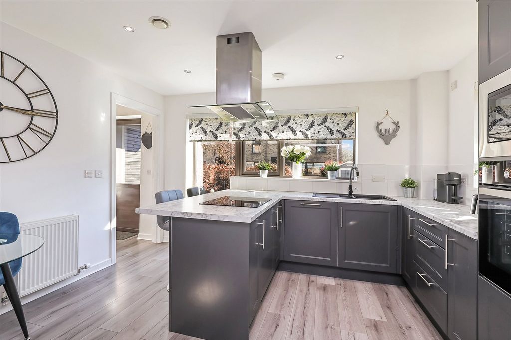 Property photo 3 of 22 Breakfasting Kitchen