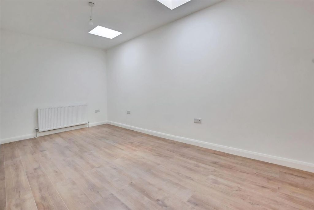 Property photo 3 of 3 4280796c-Sxfderuqd84Hftu6Oovewqiwslm.Jpg