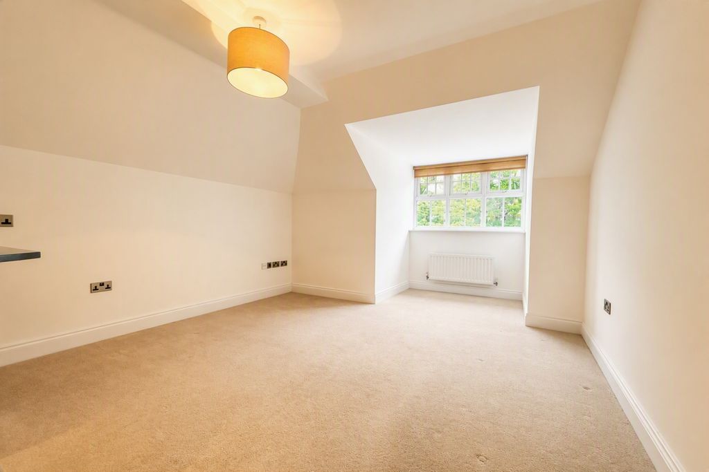 Property photo 2 of 12 Designer (25)