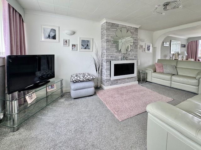 Property photo 2 of 31