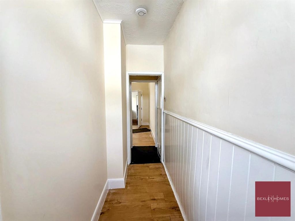 Property photo 2 of 15 Hallway