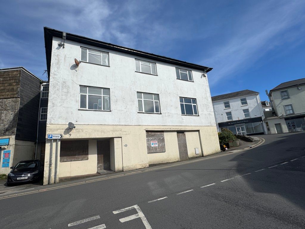 Property photo 3 of 14 Left Elevation Facing 2/4 Truro Road