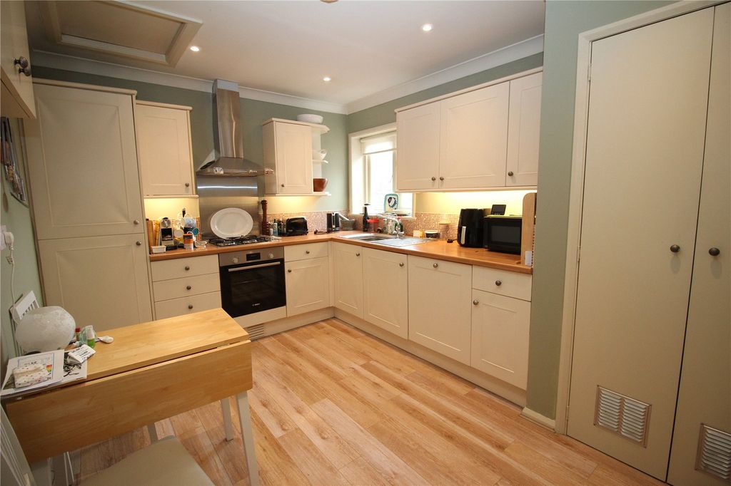 Property photo 2 of 9 Picture No. 17