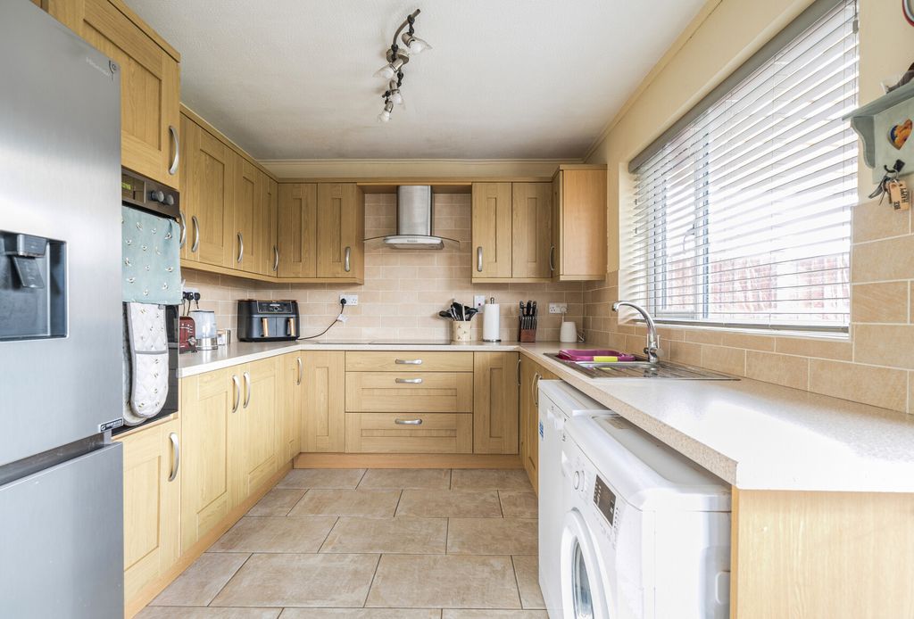 Property photo 2 of 13 1354277-2-68c98B5...