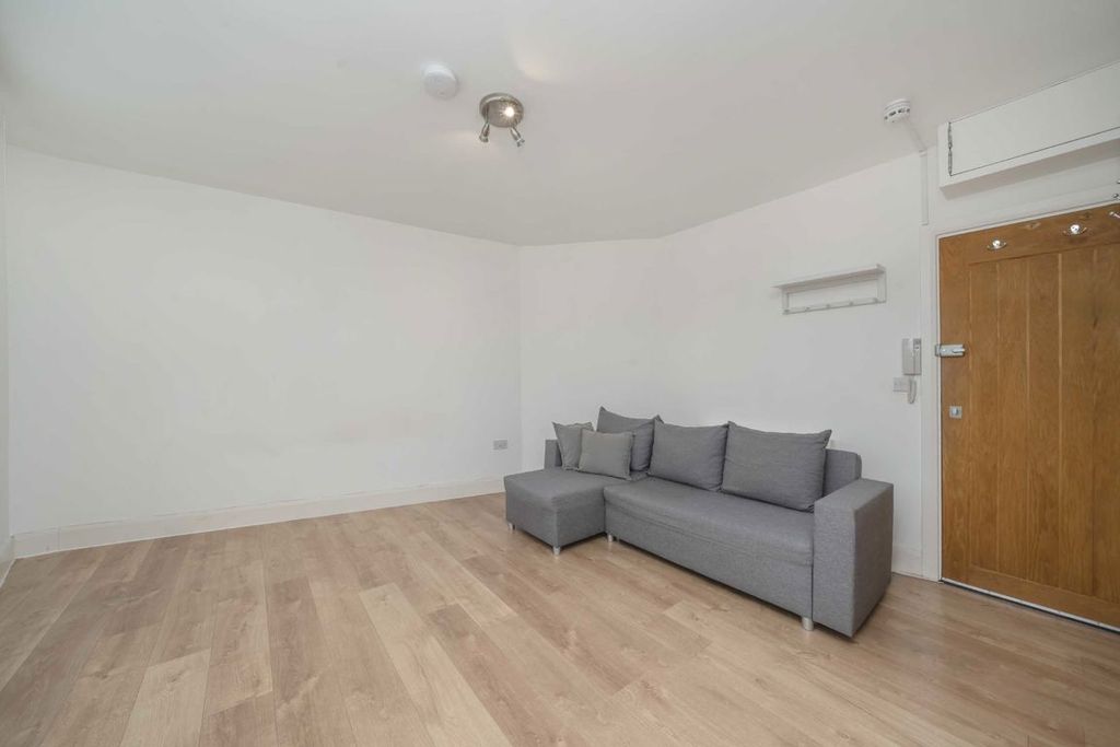 Property photo 3 of 4