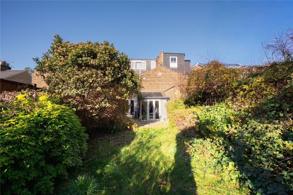 Property photo 2 of 11 Garden