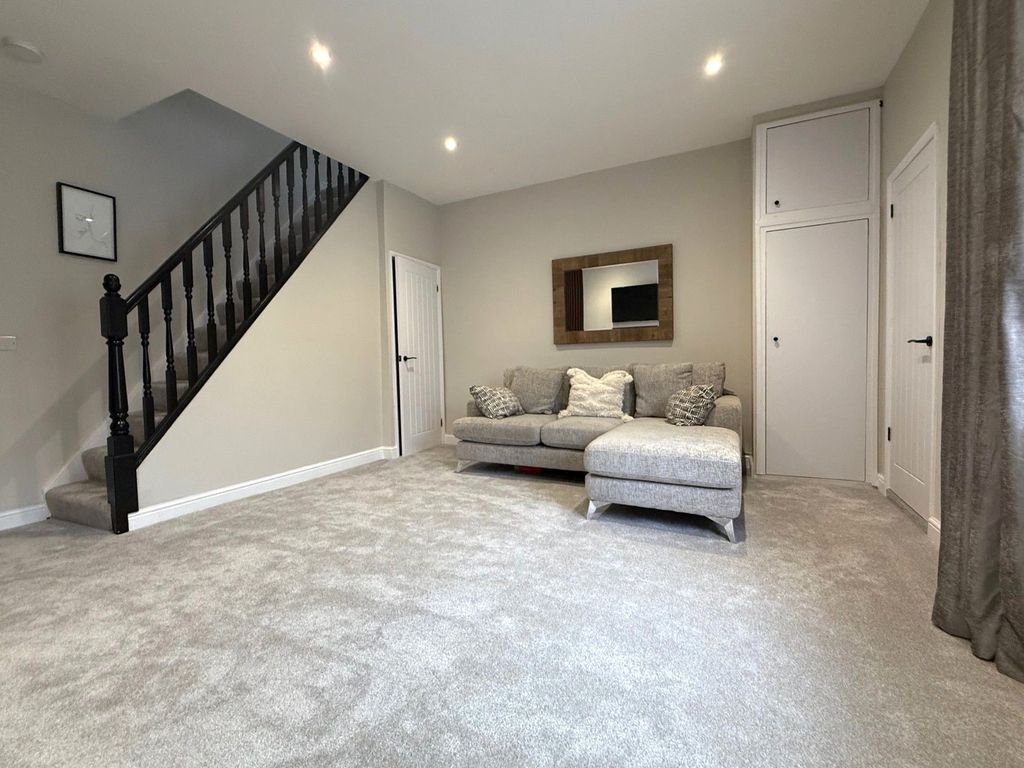 Property photo 3 of 12 Photograph 3