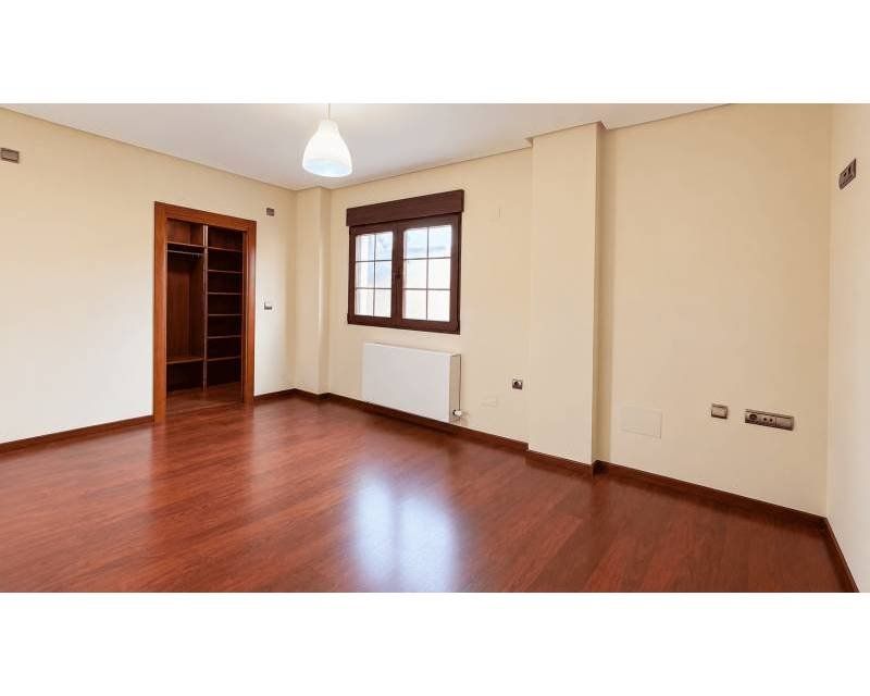 Property photo 2 of 48