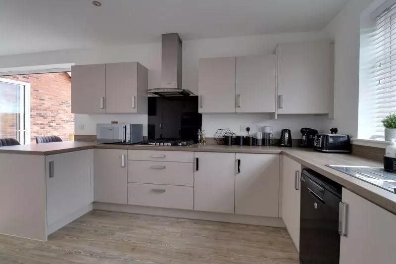 Property photo 2 of 12 Kitchen