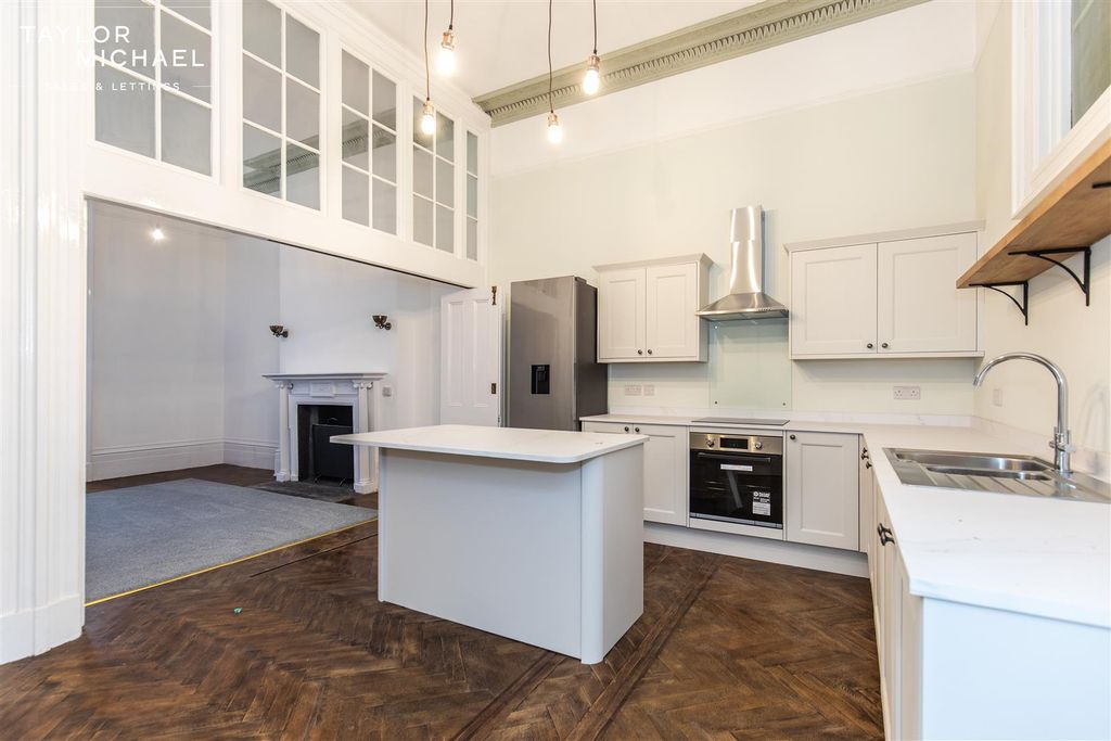 Property photo 1 of 19 Kitchen