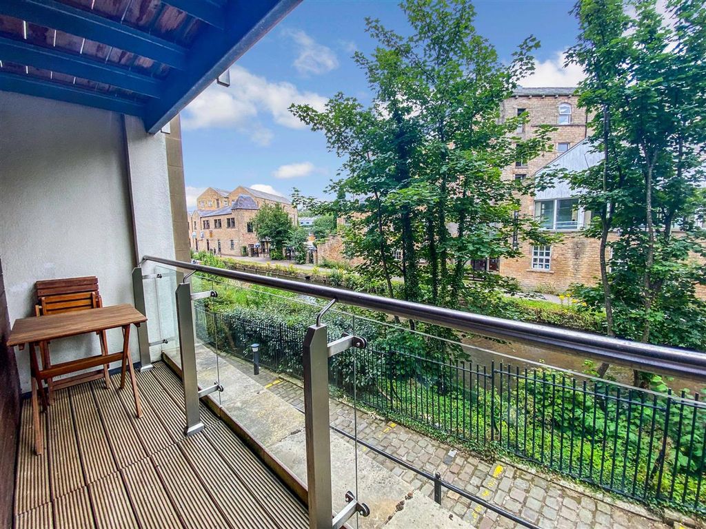 Property photo 2 of 10 Balcony