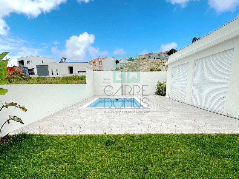 Property photo 2 of 33